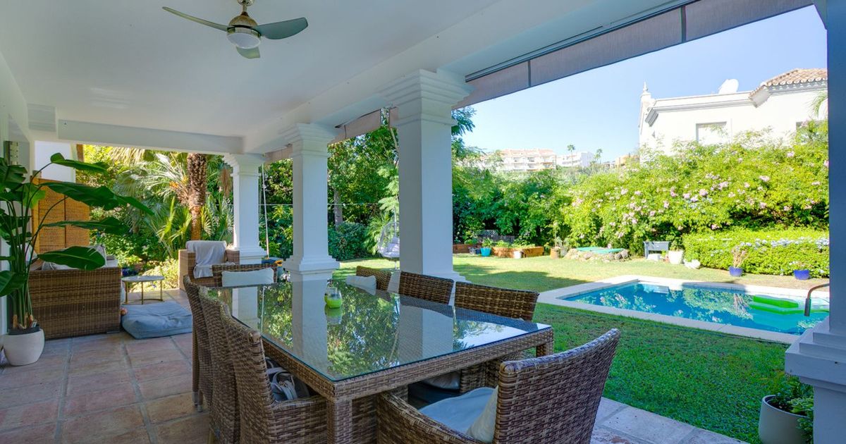 Detached Villa in El Paraiso, El Paraiso, 7/12