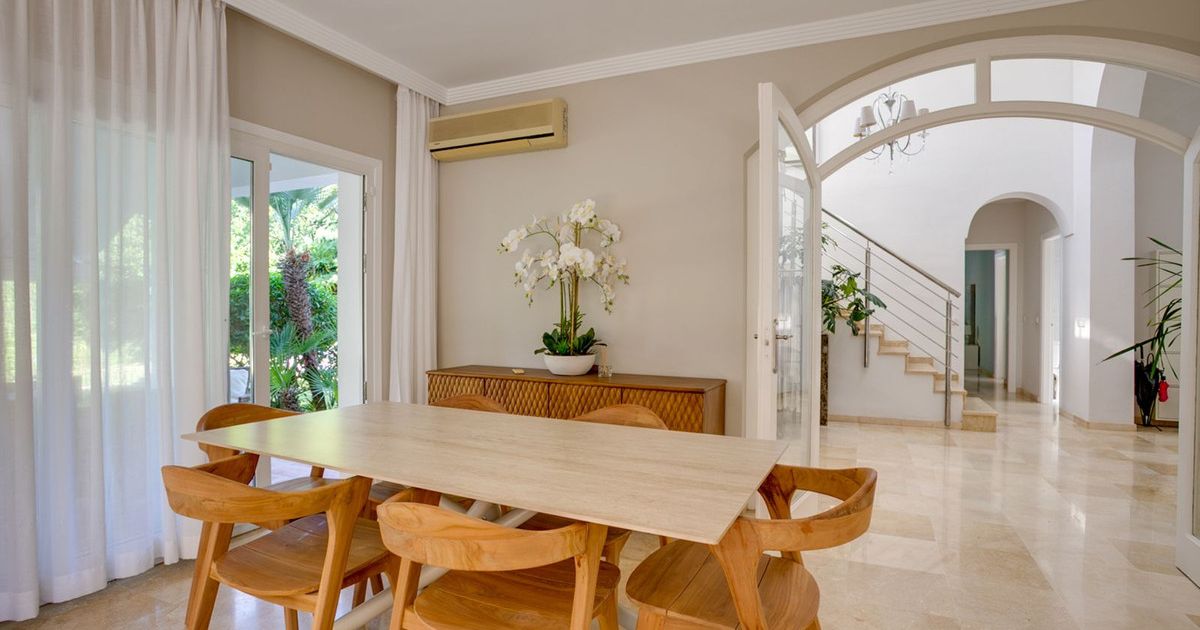 Detached Villa in El Paraiso, El Paraiso, 9/12