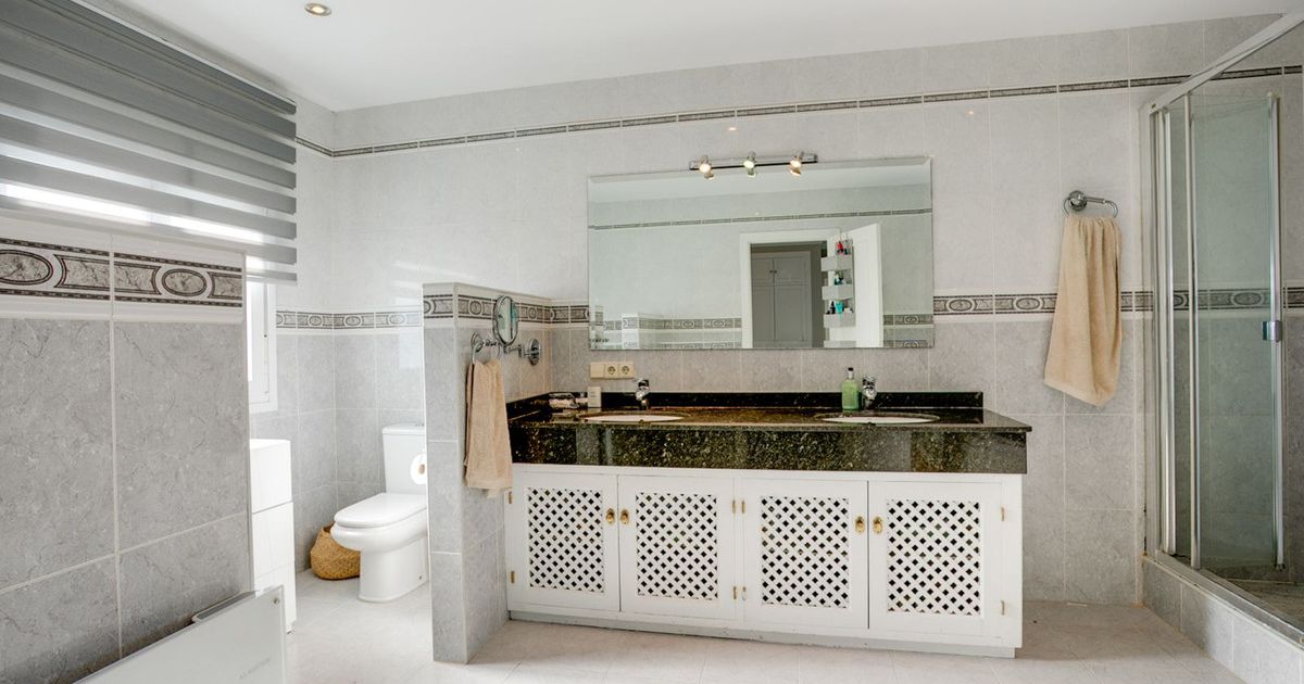 Detached Villa in El Paraiso, El Paraiso, 10/12