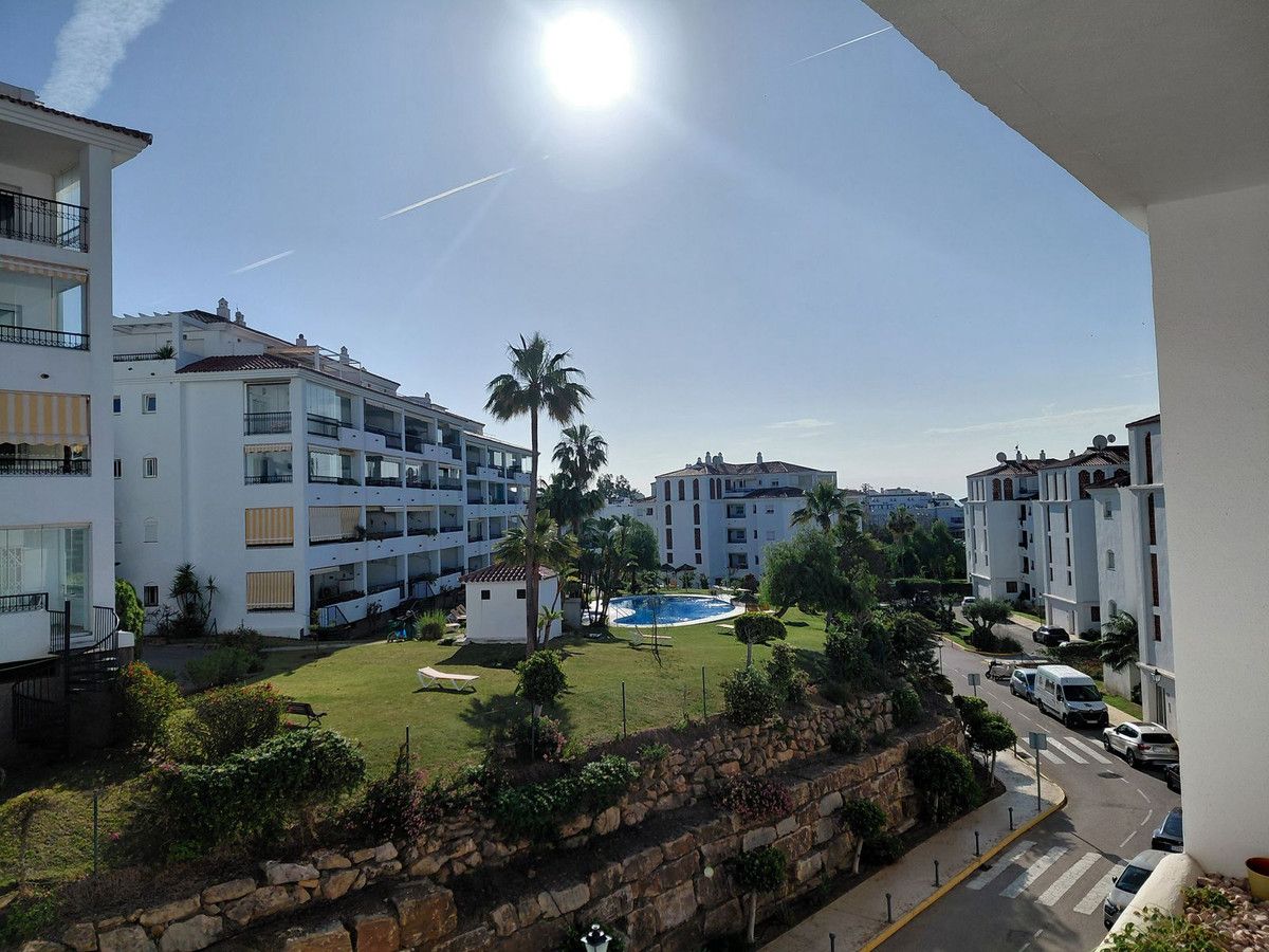 Appartement op de middelste verdieping in Calahonda, Calahonda, 1/12