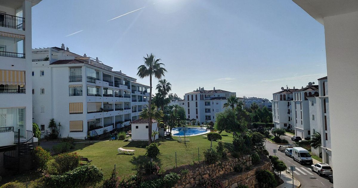Appartement op de middelste verdieping in Calahonda, Calahonda, 1/12