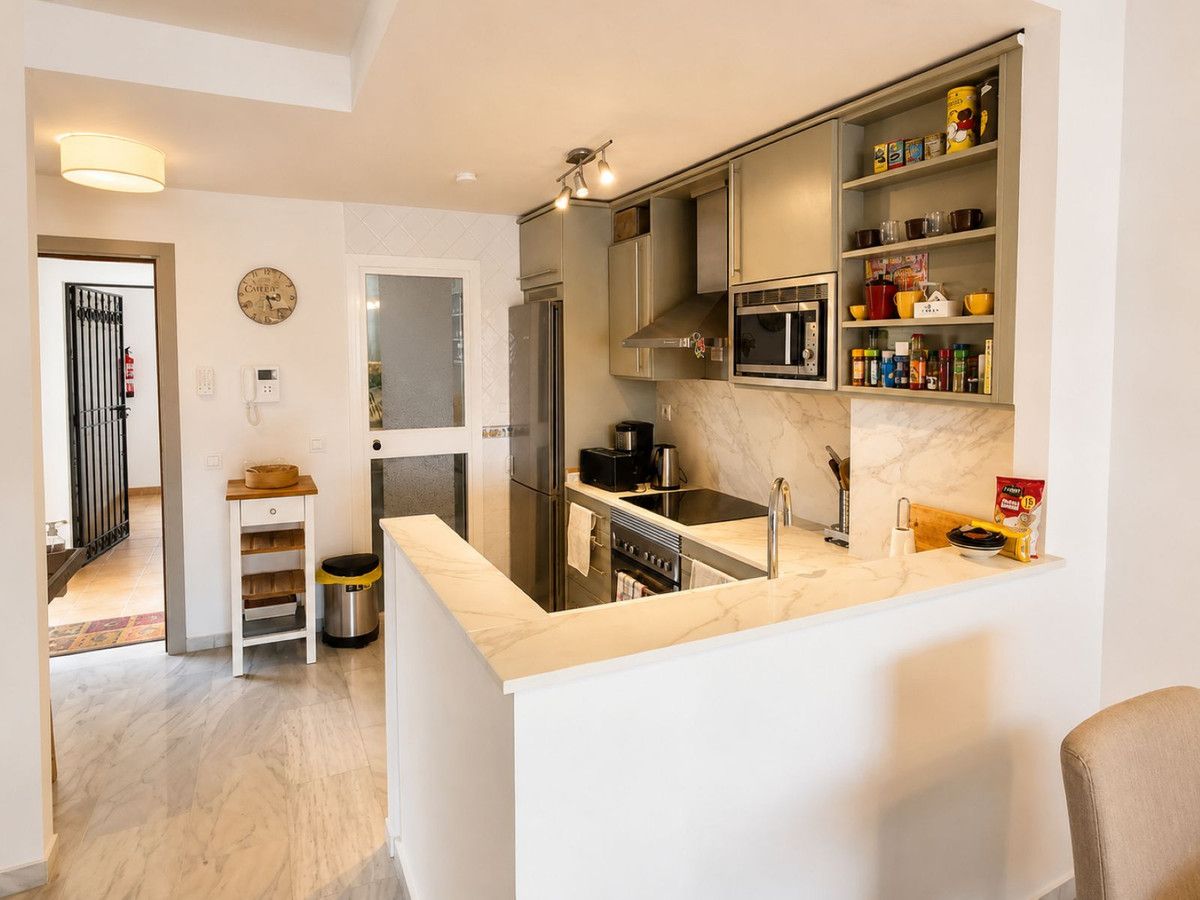 Appartement op de middelste verdieping in Calahonda, Calahonda, 2/12