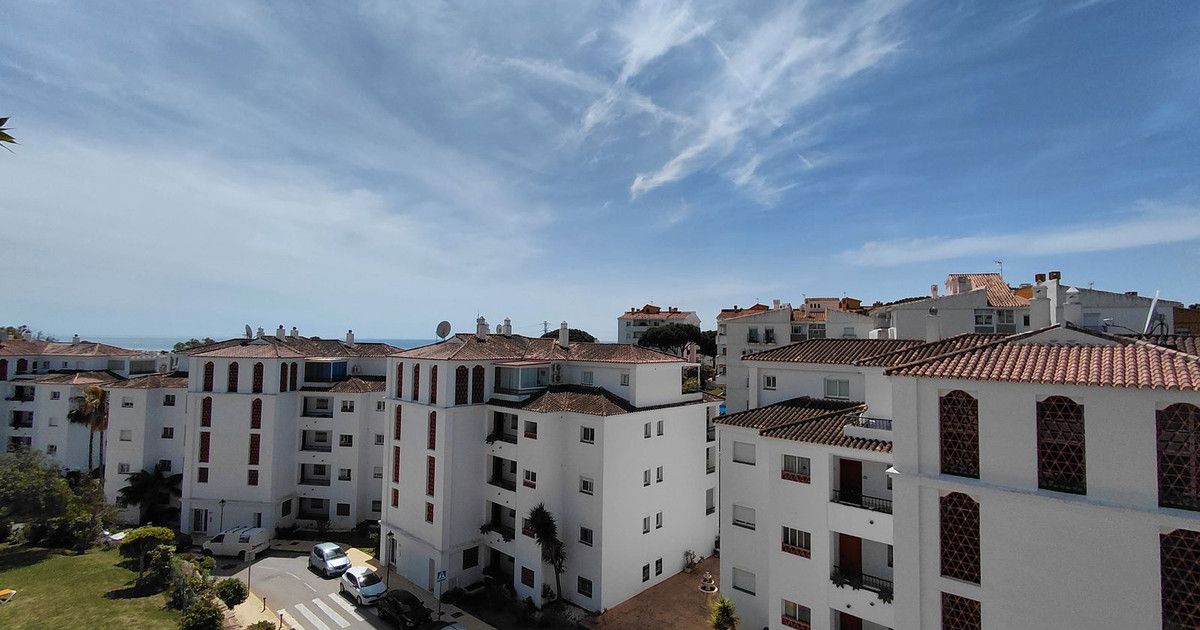 Appartement op de middelste verdieping in Calahonda, Calahonda, 12/12