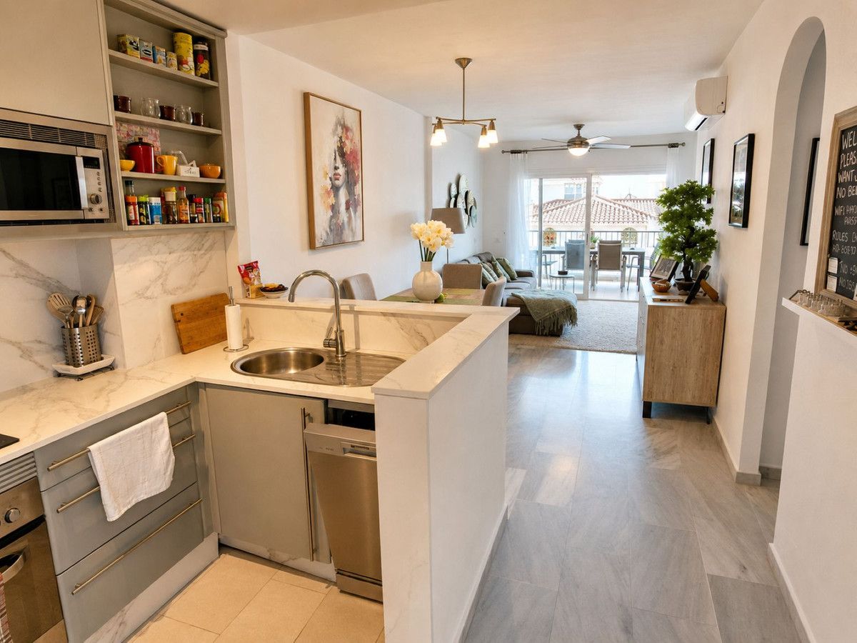 Appartement op de middelste verdieping in Calahonda, Calahonda, 3/12