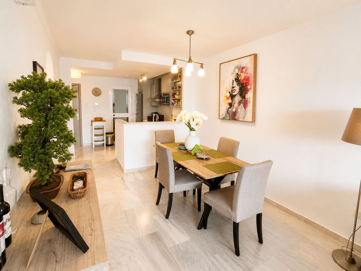 Appartement op de middelste verdieping in Calahonda, Calahonda, 5/12
