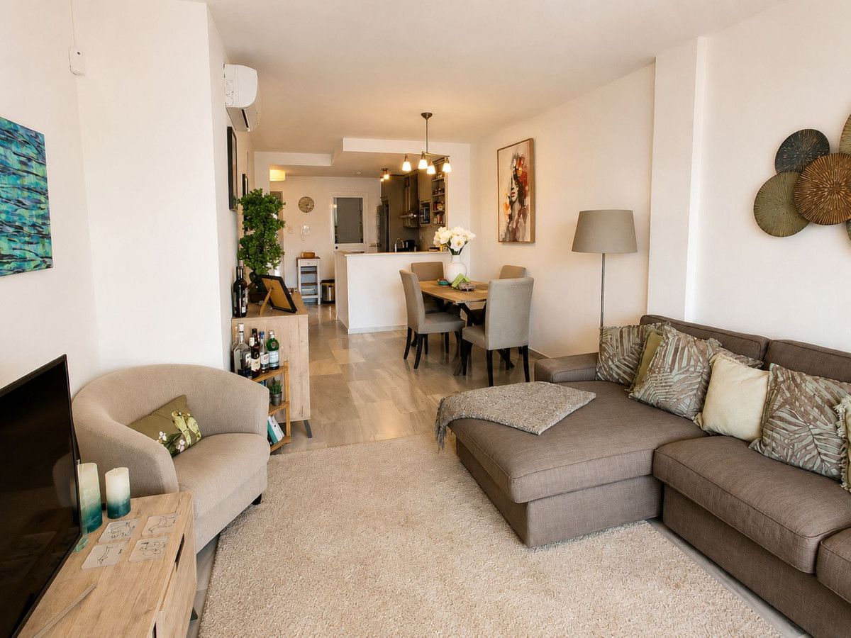 Appartement op de middelste verdieping in Calahonda, Calahonda, 6/12