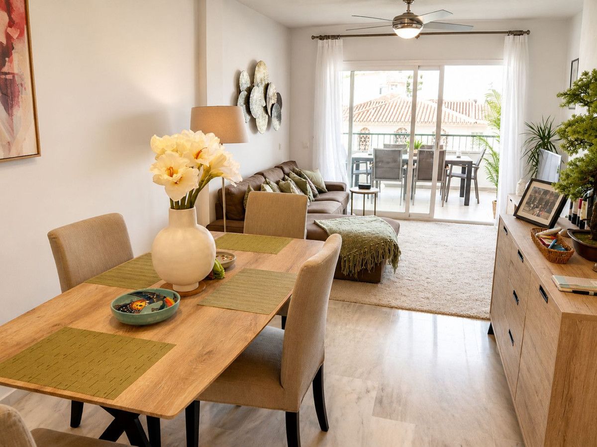 Appartement op de middelste verdieping in Calahonda, Calahonda, 7/12