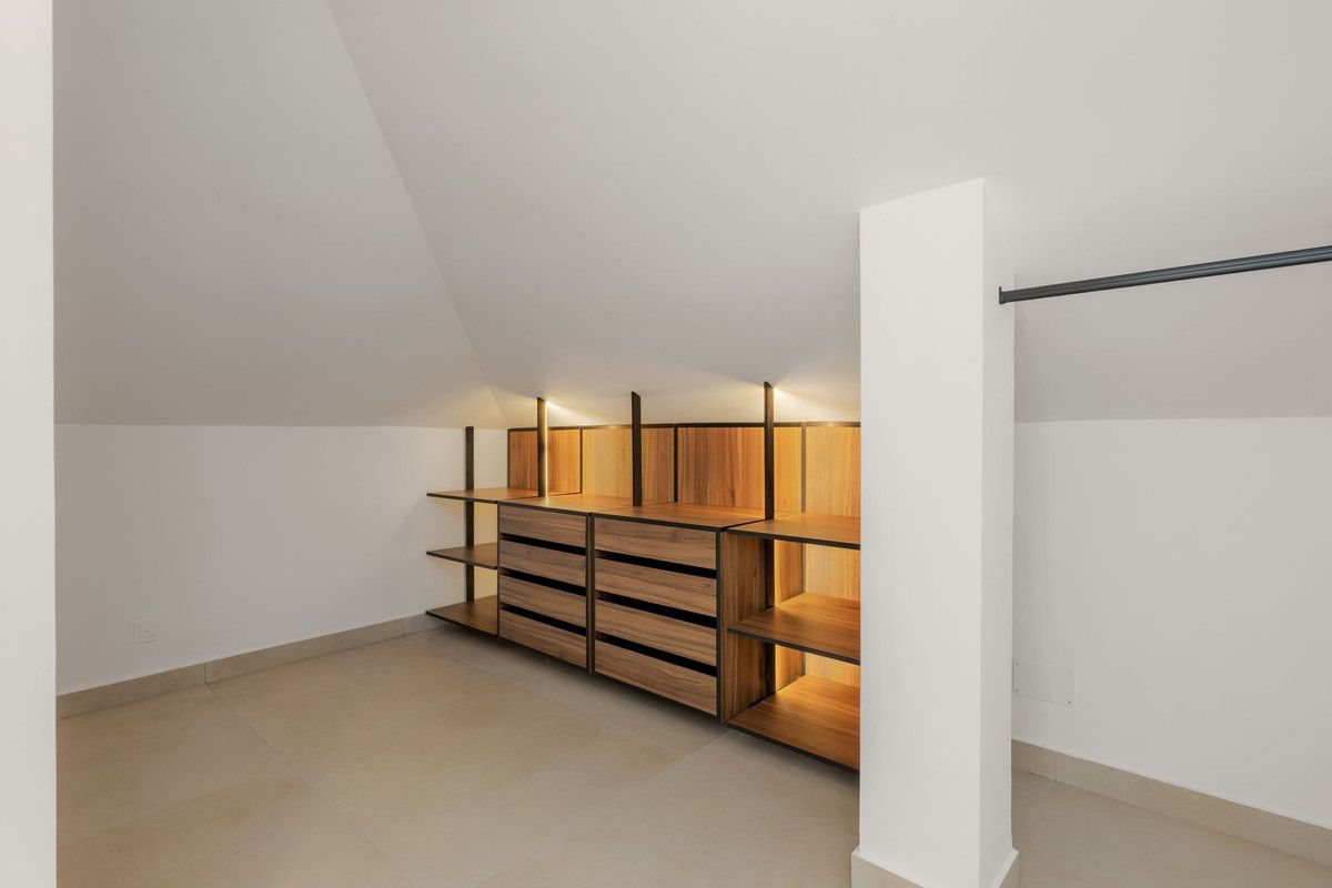 Top Floor Apartment in Nueva Andalucía, Nueva Andalucía, 12/12