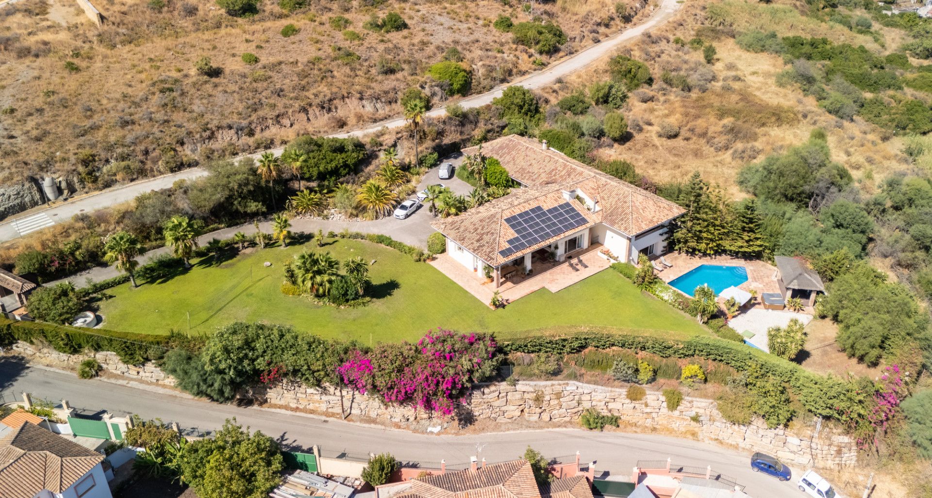 Villa in Benahavis, Puerto del Almendro, Benahavis, 2/12