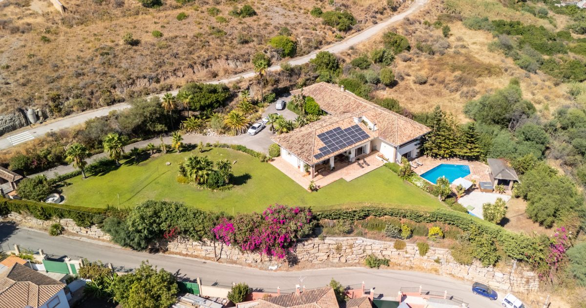 Villa in Benahavis, Puerto del Almendro, Benahavis, 2/12