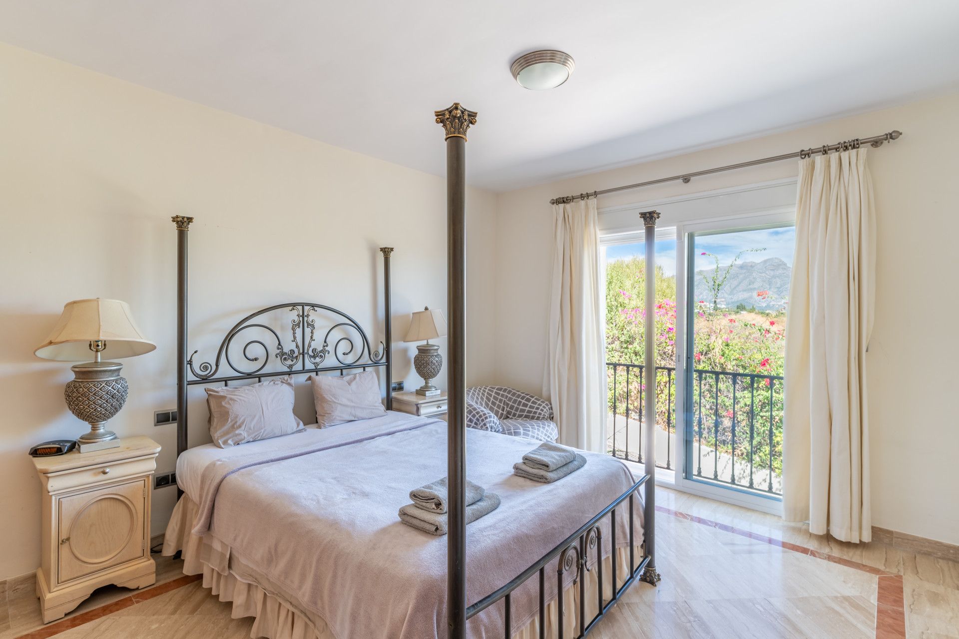 Villa in Benahavis, Puerto del Almendro, Benahavis, 12/12