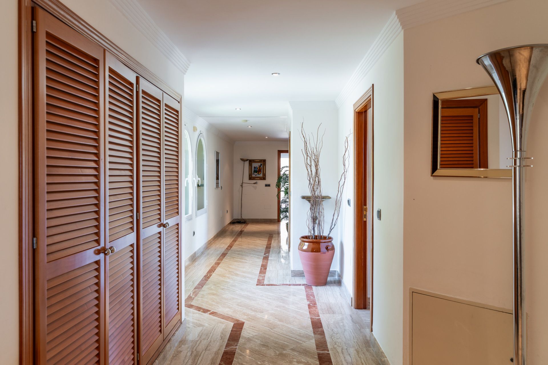 Villa in Benahavis, Puerto del Almendro, Benahavis, 10/12