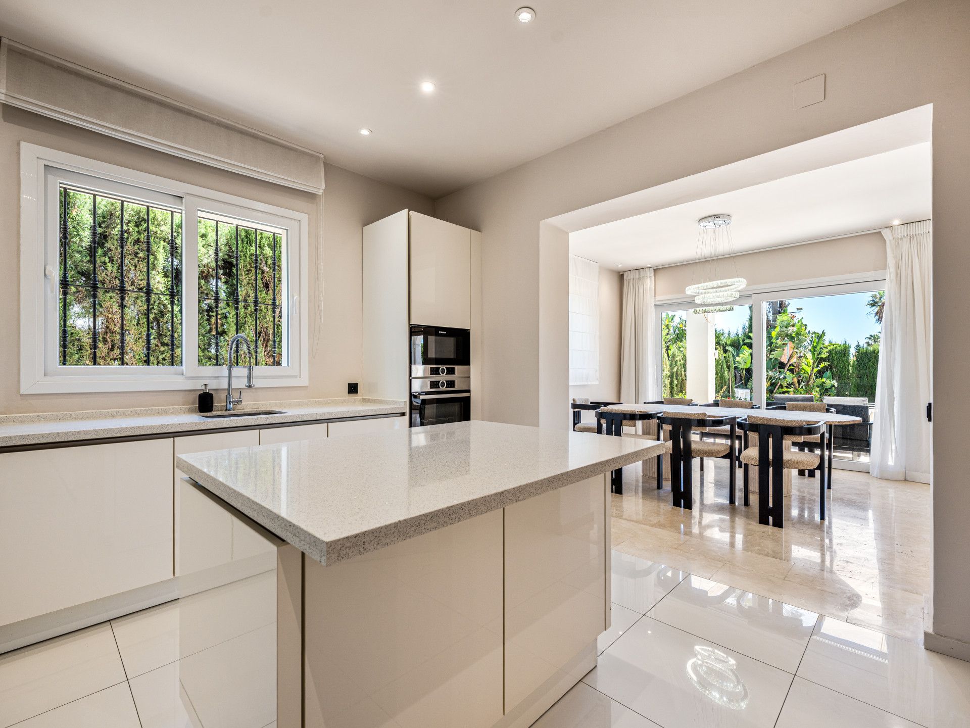 Villa in Nueva Andalucia, Nueva Andalucia, 7/12