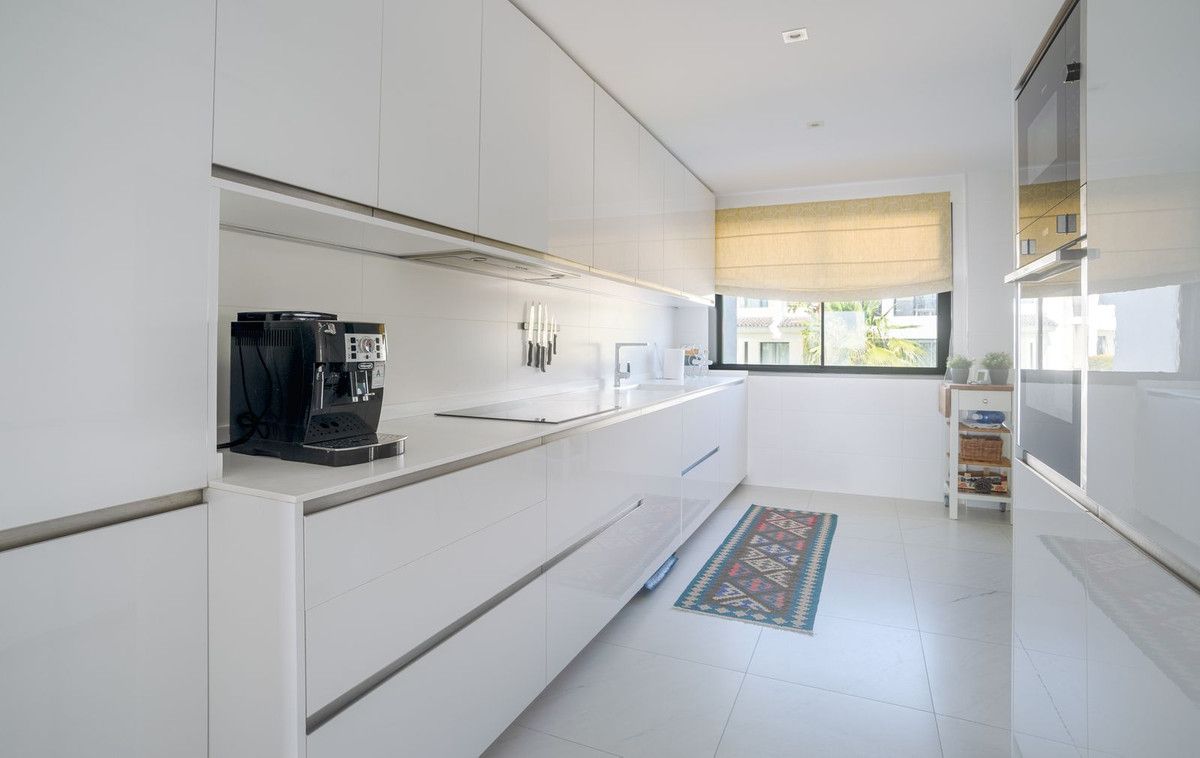 Apartamento en planta media en Estepona, Estepona, 10/12