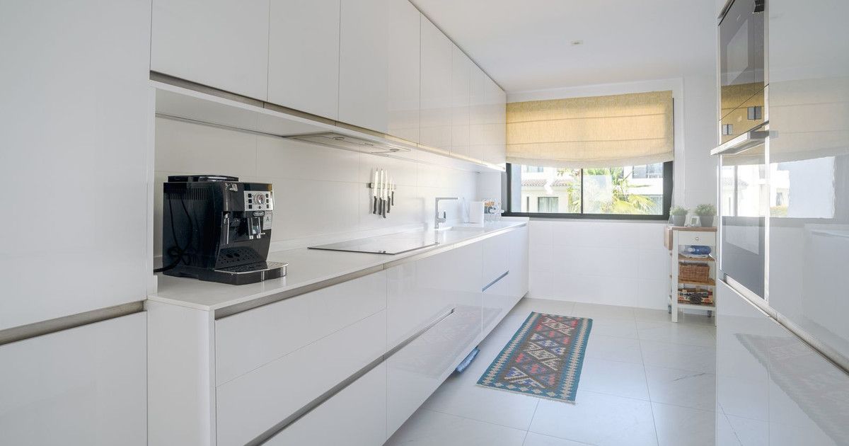 Apartamento en planta media en Estepona, Estepona, 10/12