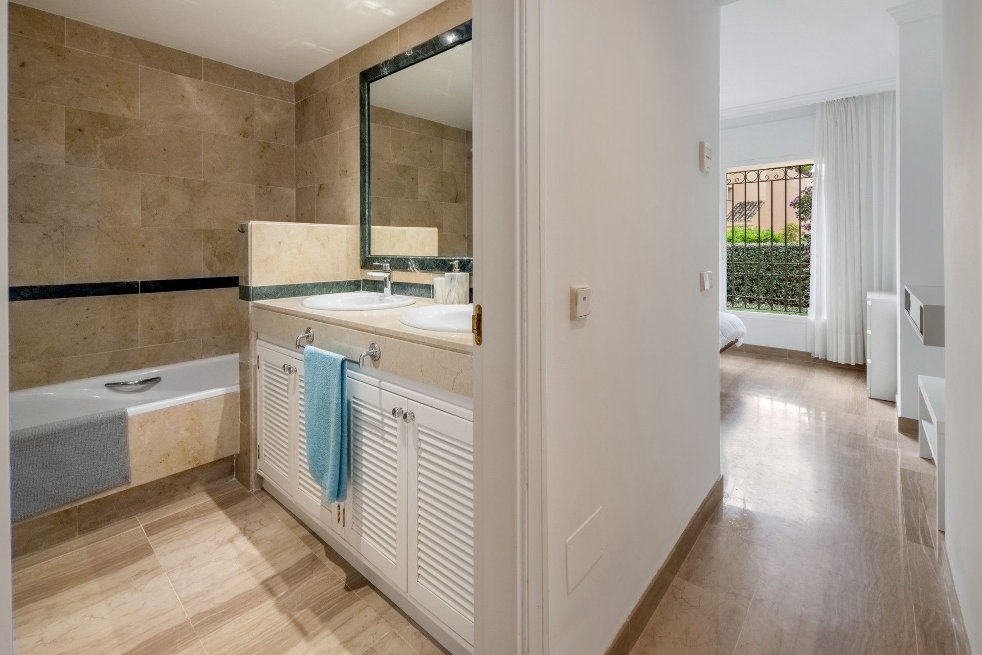 Apartamento en Planta Baja en Marbella East, Hacienda Elviria, Marbella East, 12/12