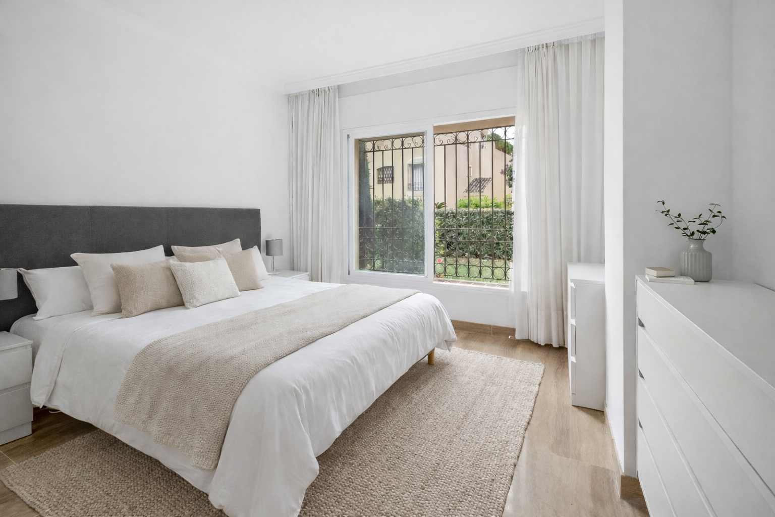 Apartamento en Planta Baja en Marbella East, Hacienda Elviria, Marbella East, 7/12