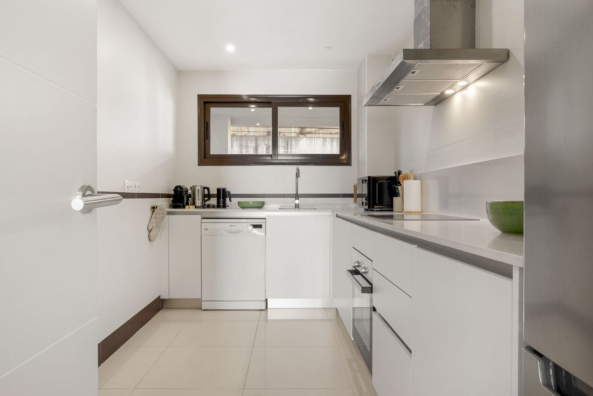 Ground Floor Apartment in Estepona, Estepona, 8/12