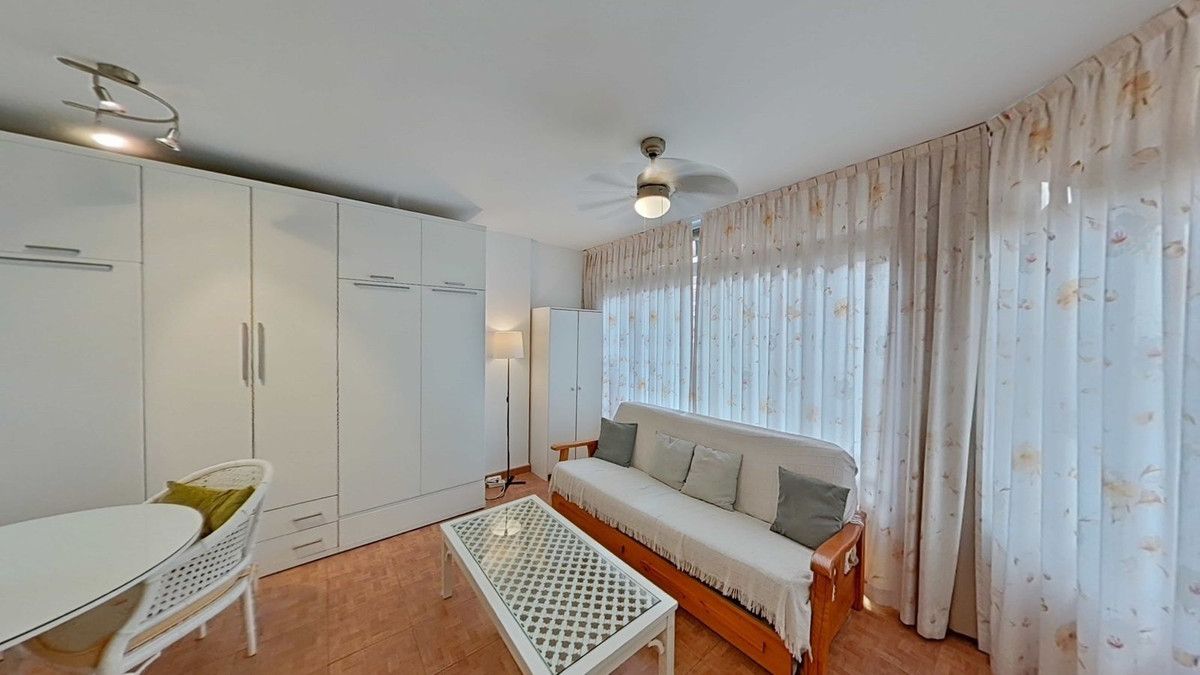 Middle Floor Apartment in Marbella, Marbella, 1/10