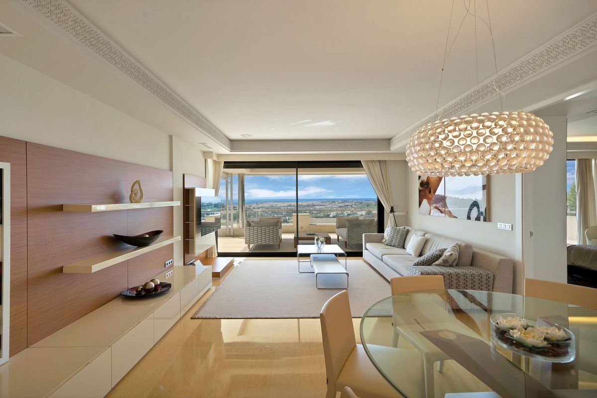 Middle Floor Apartment in Nueva Andalucía, Nueva Andalucía, 1/12