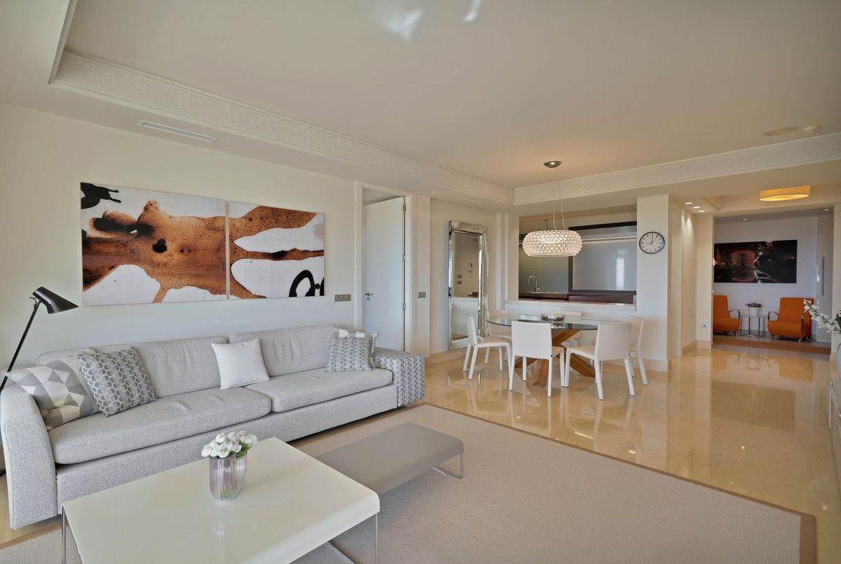 Middle Floor Apartment in Nueva Andalucía, Nueva Andalucía, 5/12