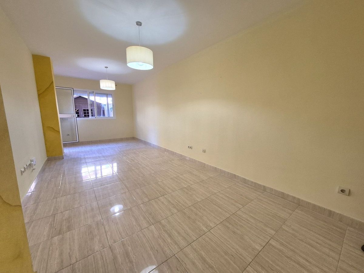 Ground Floor Apartment in San Luis de Sabinillas, San Luis de Sabinillas, 8/12
