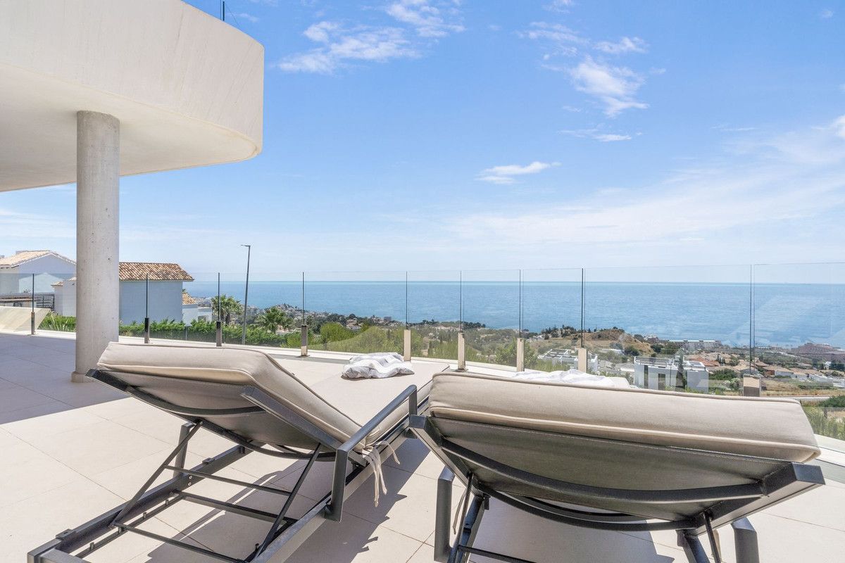 Middle Floor Apartment in Benalmadena, Benalmadena, 2/12