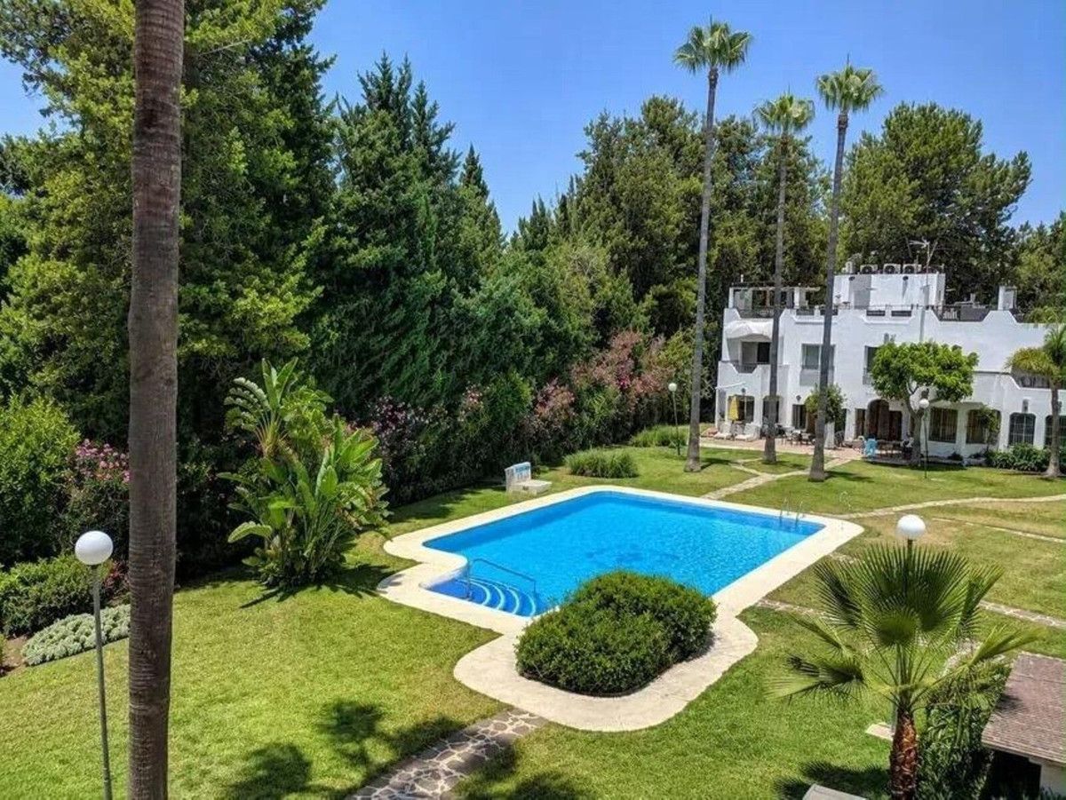 Geschakelde woning in Nueva Andalucía, Nueva Andalucía, 1/12