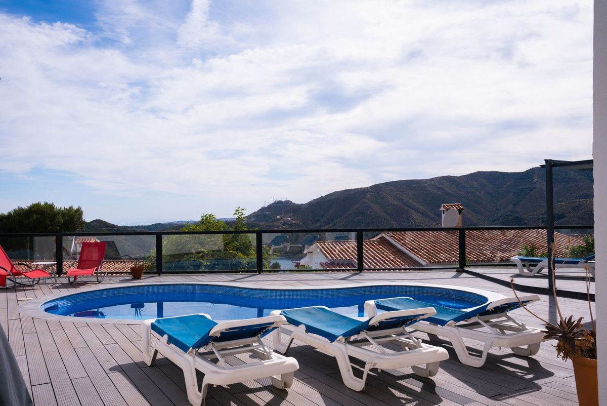 Detached Villa in Istán, Istán, 3/12