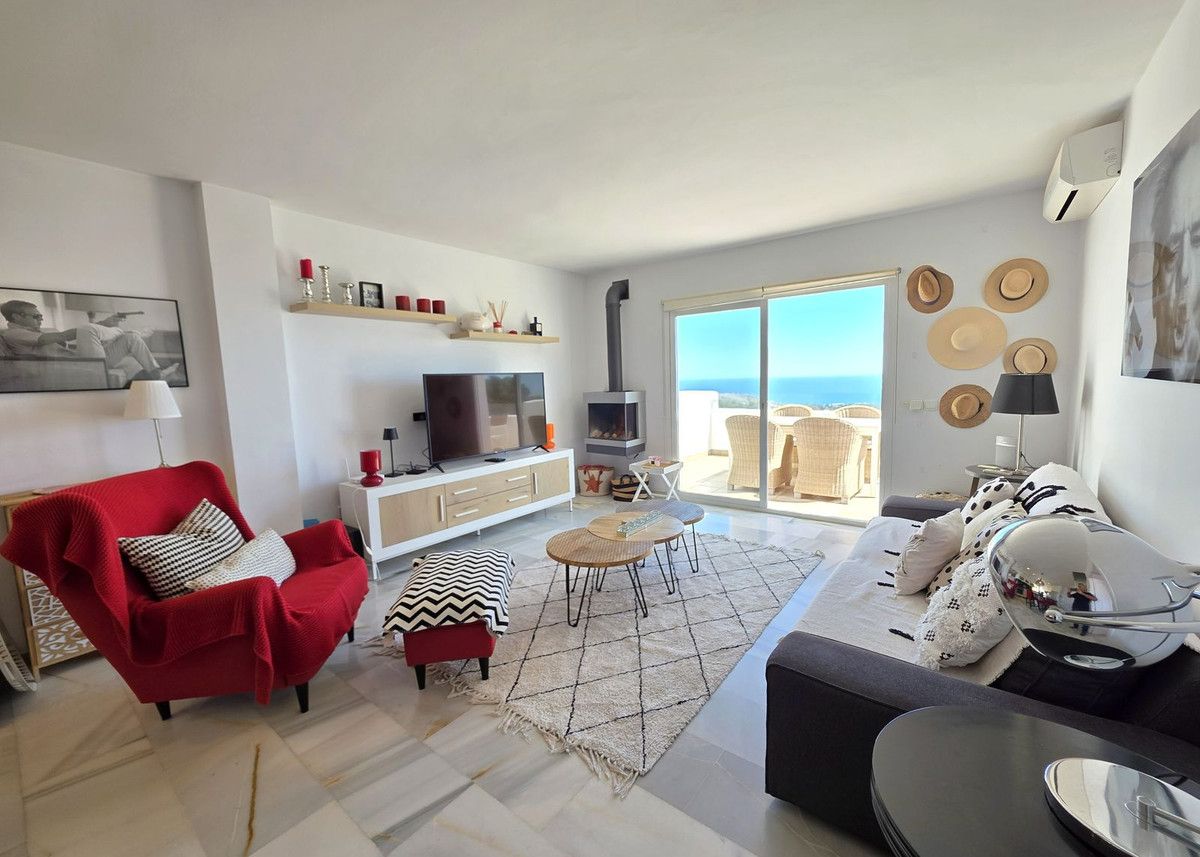 Top Floor Apartment in La Mairena, La Mairena, 2/12