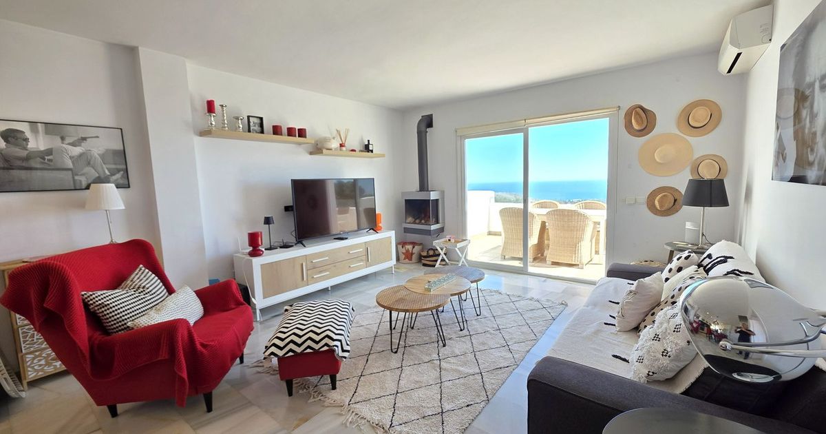 Top Floor Apartment in La Mairena, La Mairena, 2/12