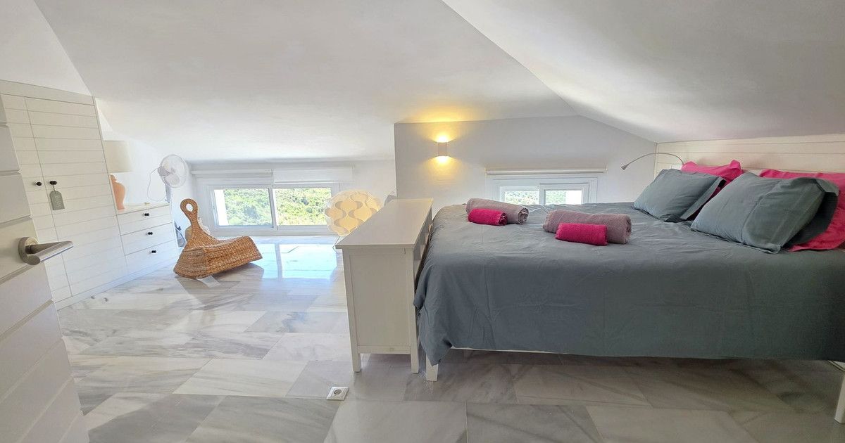 Top Floor Apartment in La Mairena, La Mairena, 6/12