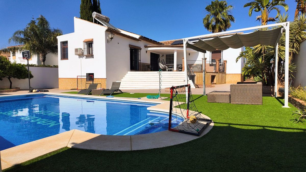 Detached Villa in Alhaurín el Grande, Alhaurín el Grande, 2/12