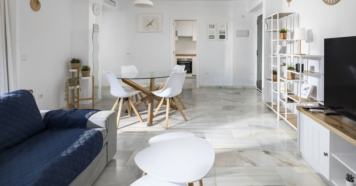 Middle Floor Apartment in Benalmadena, Benalmadena, 2/12