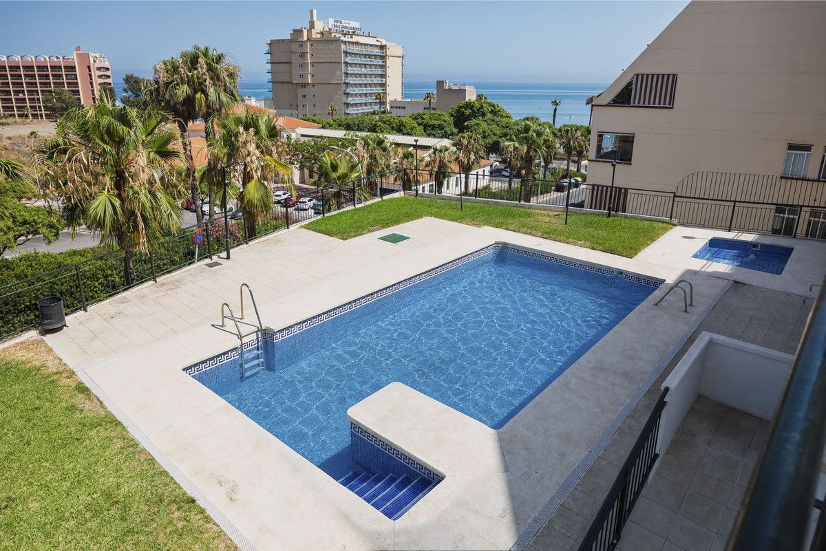 Middle Floor Apartment in Benalmadena, Benalmadena, 5/12