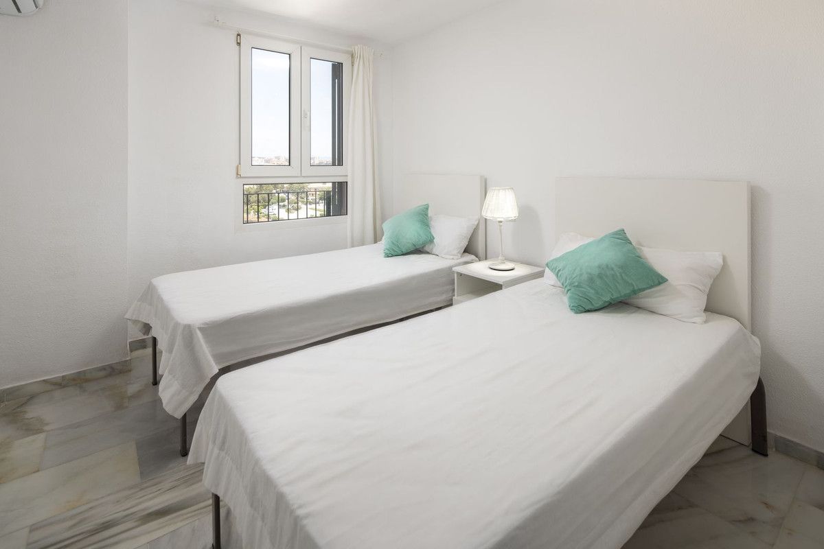 Middle Floor Apartment in Benalmadena, Benalmadena, 10/12