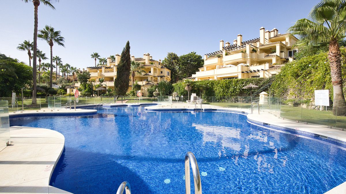 Appartement op de middelste verdieping in Casares, Casares, 8/12