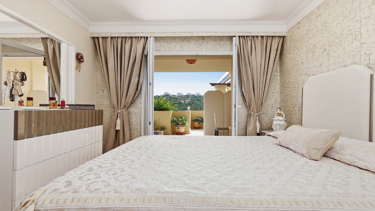 Appartement op de middelste verdieping in Casares, Casares, 10/12
