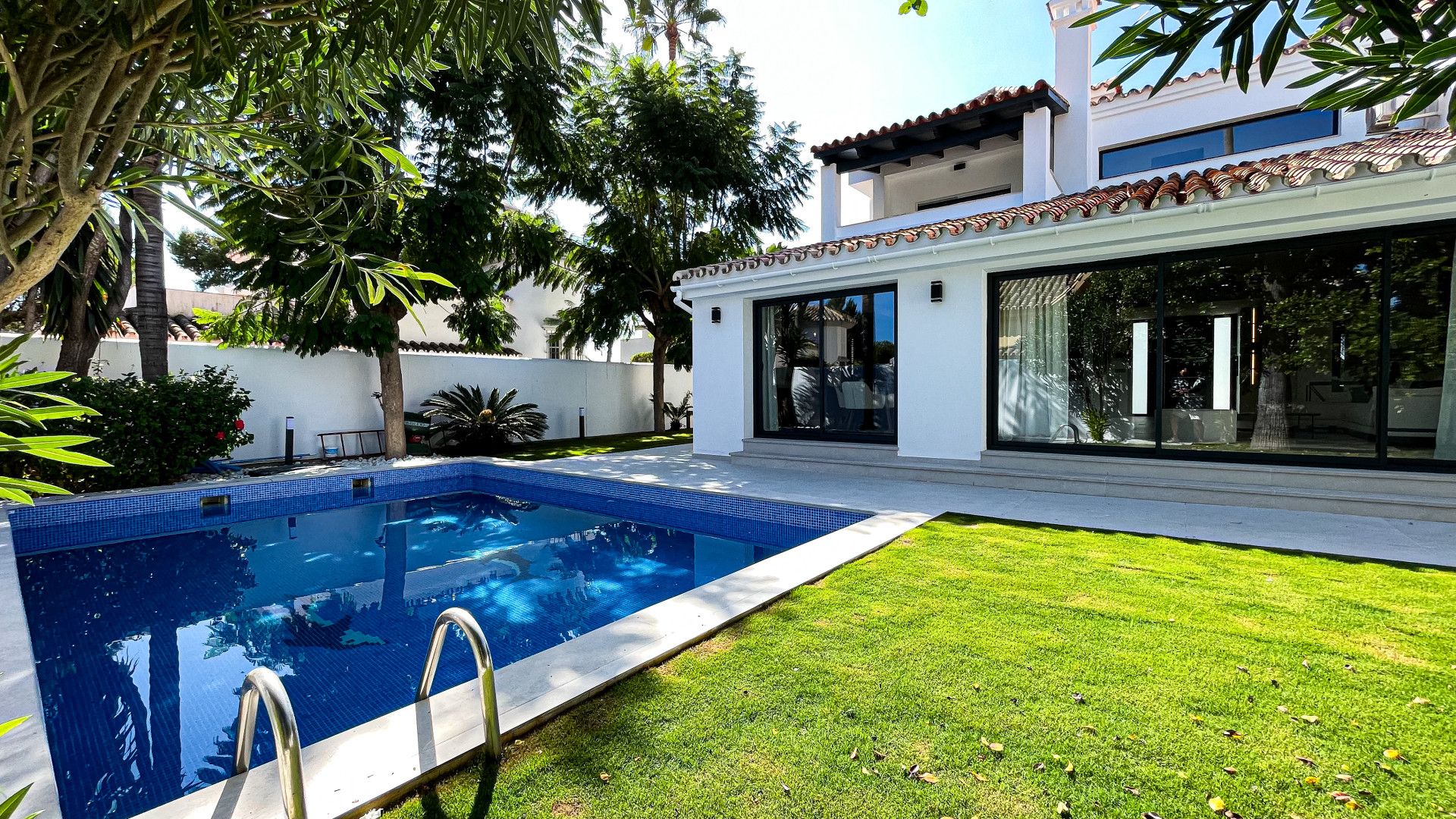 Villa in Nueva Andalucia, Rodeo Alto, Nueva Andalucia, 1/12