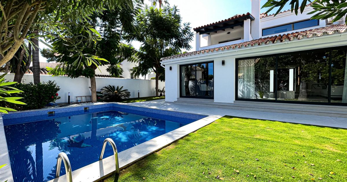 Villa in Nueva Andalucia, Rodeo Alto, Nueva Andalucia, 1/12