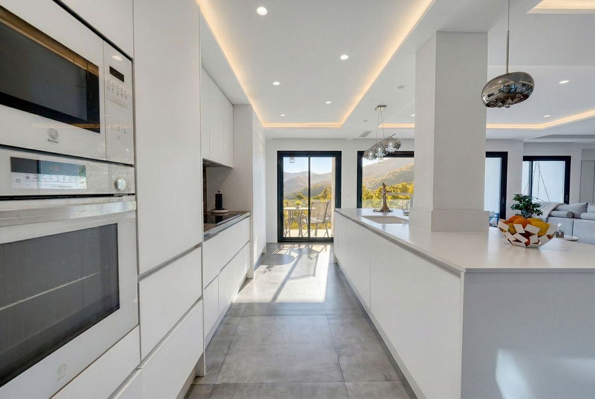 Detached Villa in Istán, Istán, 12/12