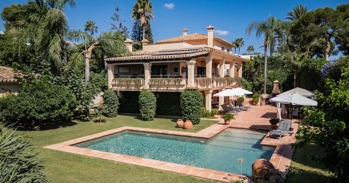 Villa in Marbella East, Los Monteros Playa, Marbella East, 1/2