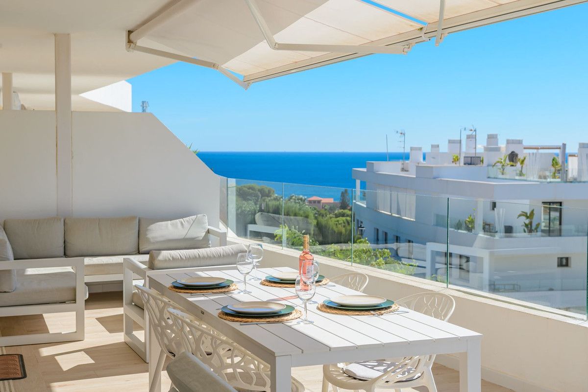 Middle Floor Apartment in Estepona, Estepona, 1/12