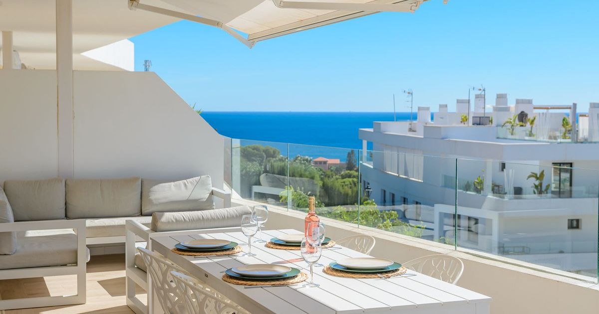 Middle Floor Apartment in Estepona, Estepona, 1/12