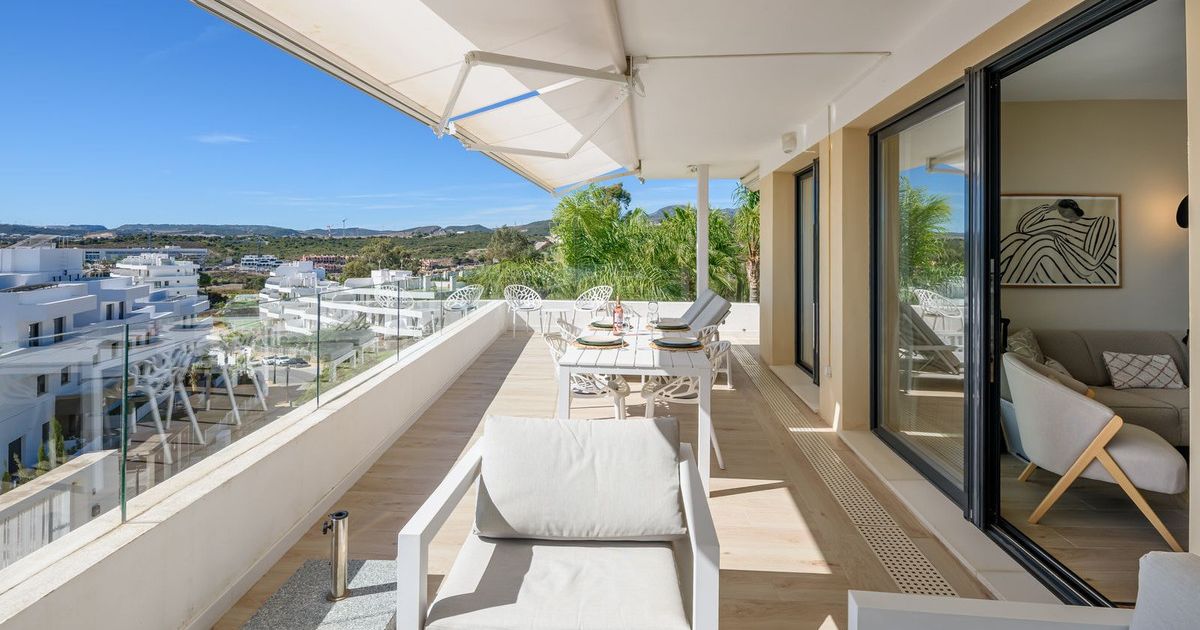 Middle Floor Apartment in Estepona, Estepona, 2/12