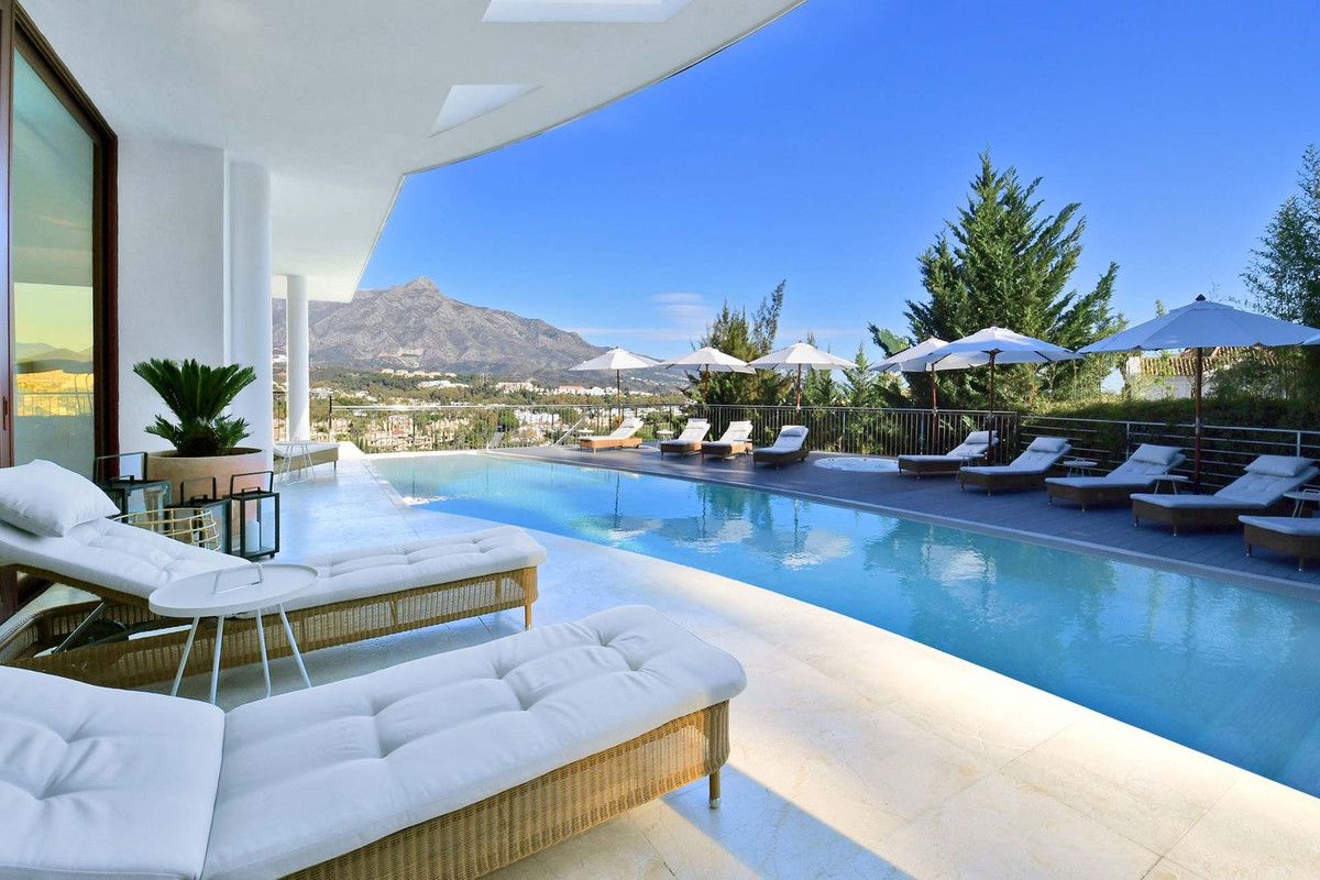 Detached Villa in Nueva Andalucía, Nueva Andalucía, 3/12