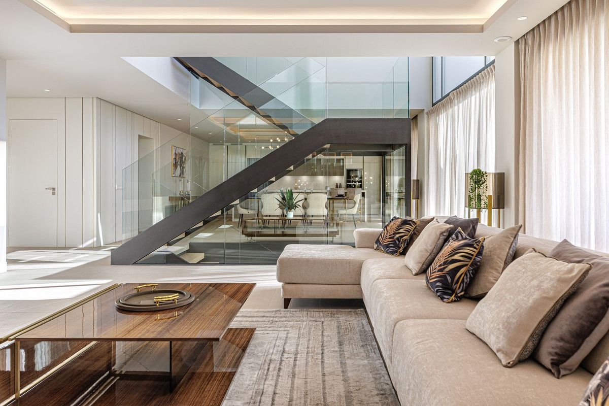 Detached Villa in El Paraiso, El Paraiso, 2/12