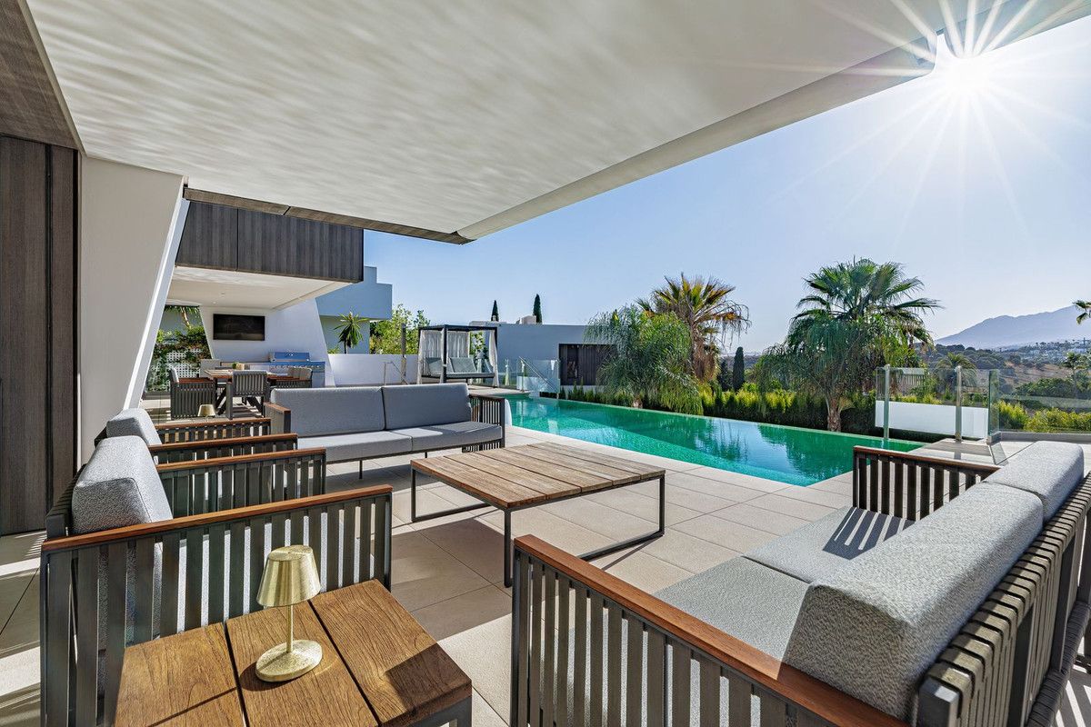 Detached Villa in El Paraiso, El Paraiso, 3/12