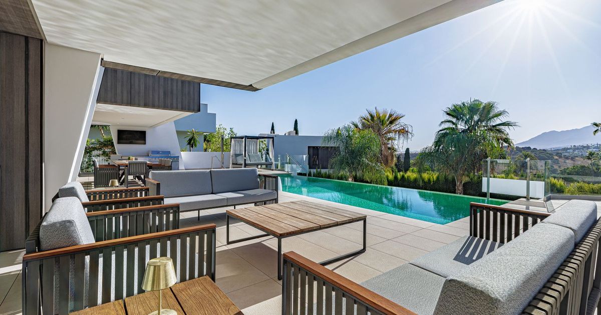 Detached Villa in El Paraiso, El Paraiso, 3/12