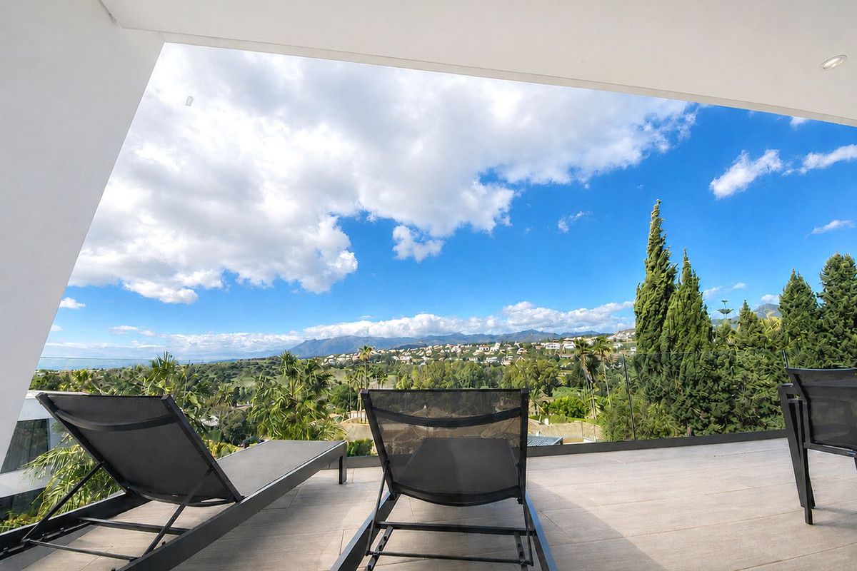 Detached Villa in El Paraiso, El Paraiso, 4/12